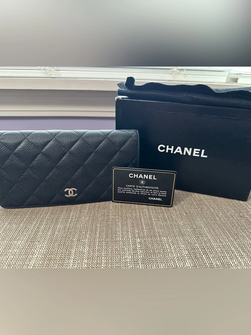 CHANEL Quilted Caviar Wallet with CC Logo - Black